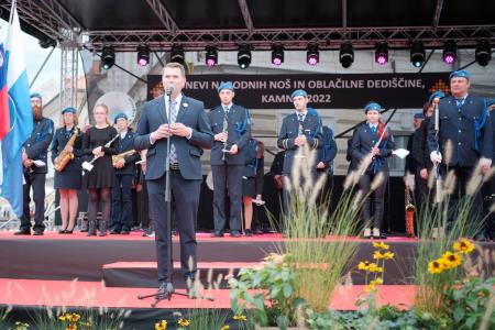 Presenetljiv odziv ob prvem dnevu praznovanja 50. Dnevov narodnih noš in oblačilne dediščine v Kamniku (31)